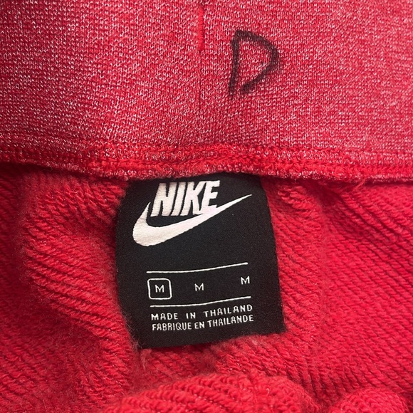 Nike Standard Fit/ At Knee Length Shorts- Size Medium- NWOT - Picture 8 of 8